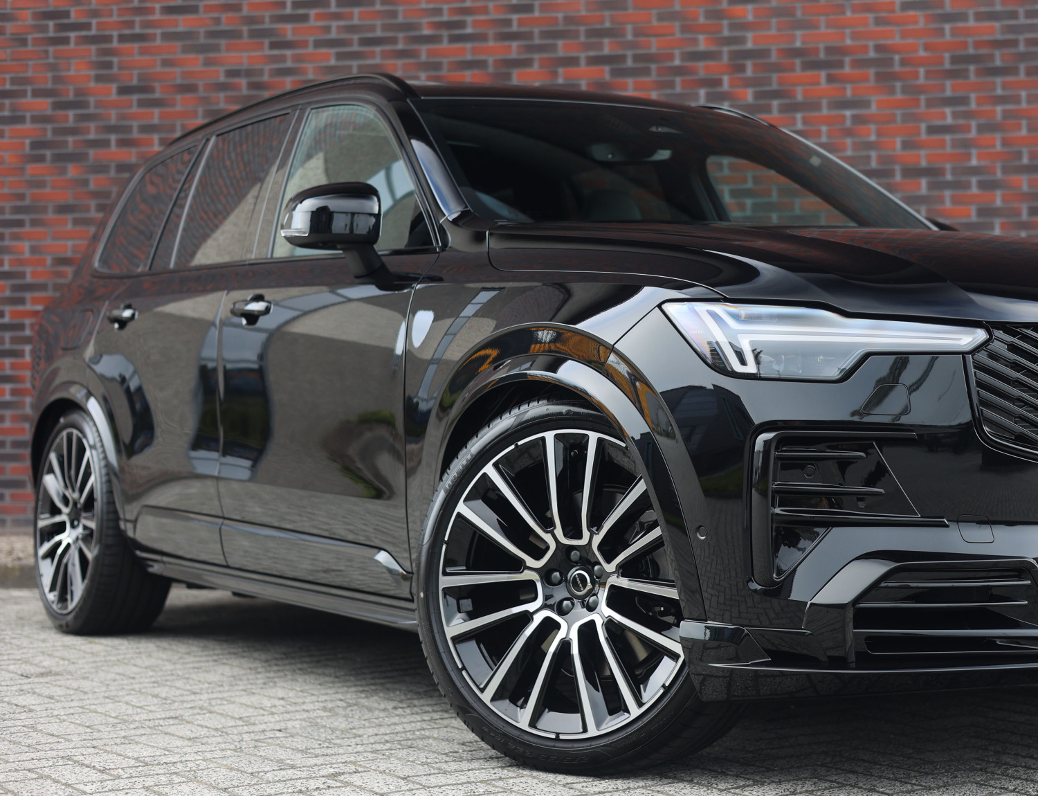 Volvo XC90 T8 AWD Ultra Black Edition