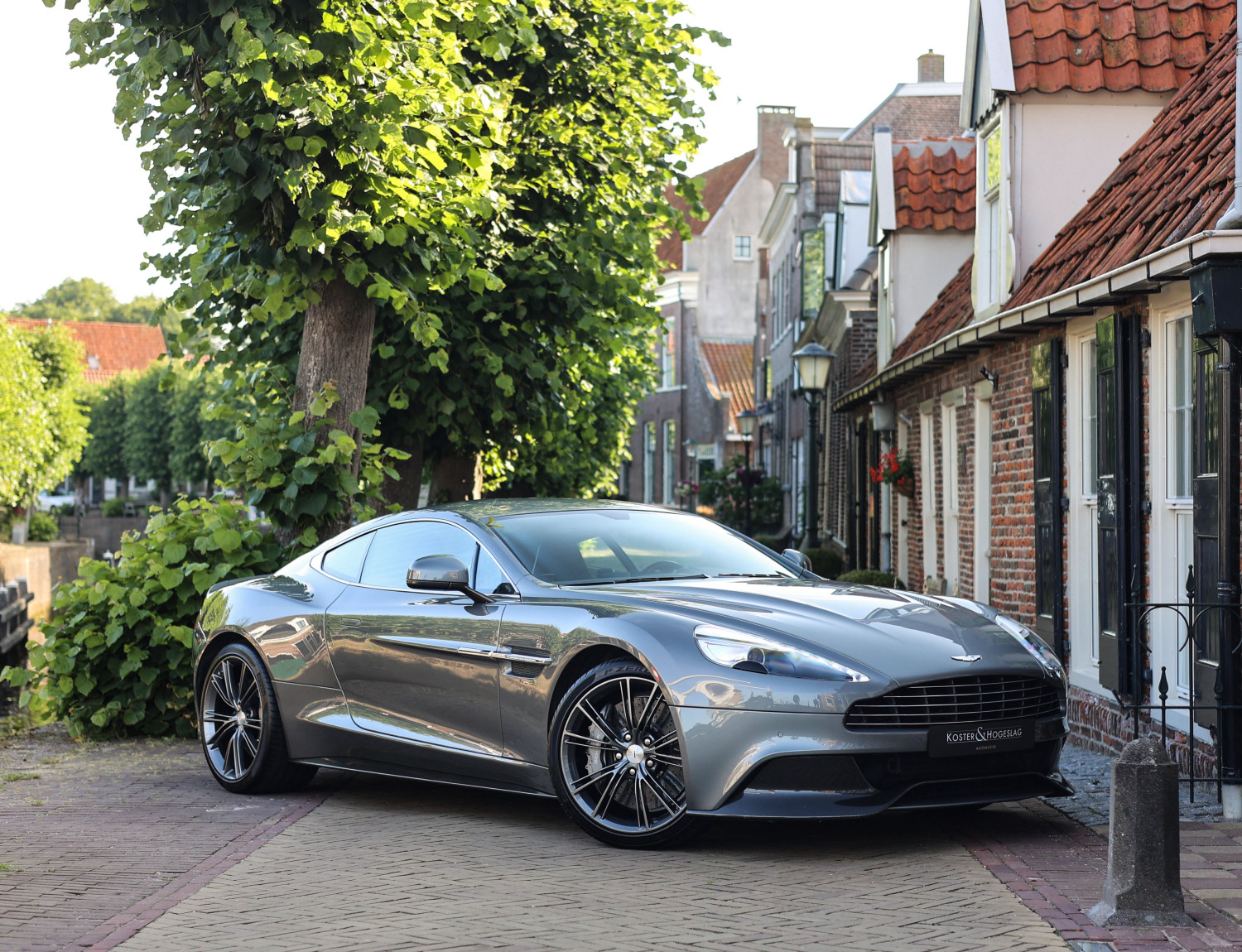 Aston Martin Vanquish 6.0 V12 Touchtronic 2+2