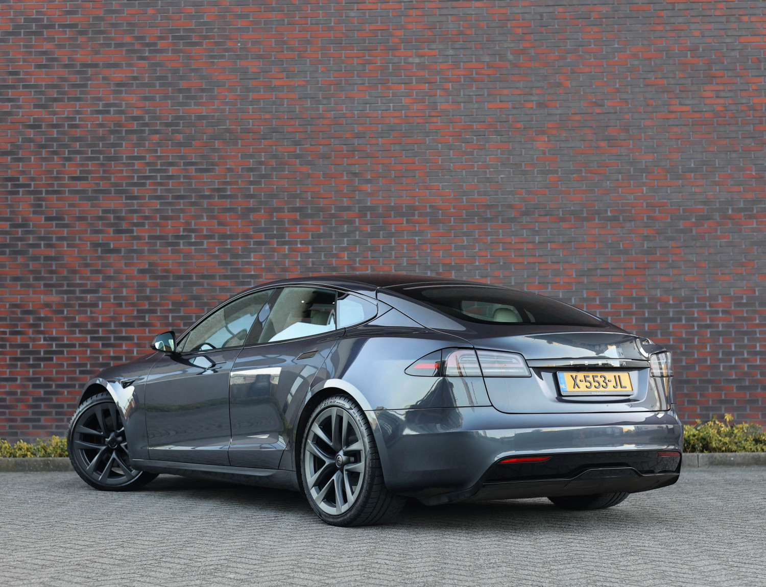 Tesla Model S Long Range