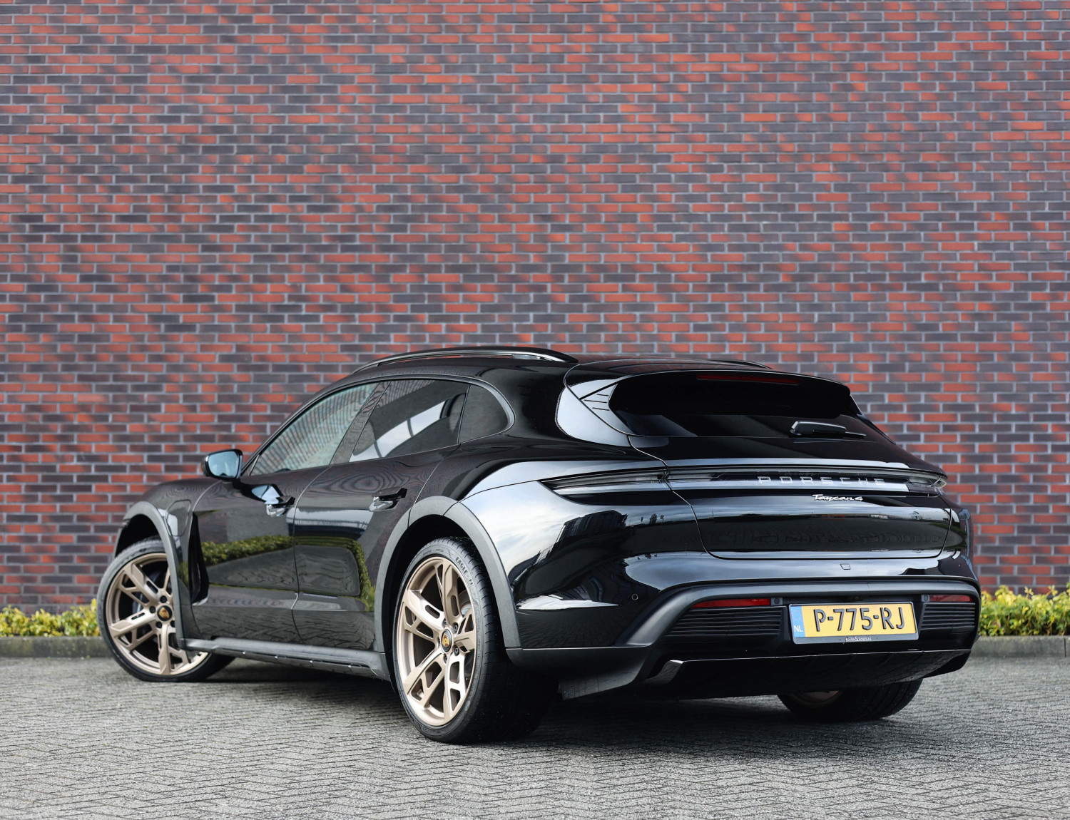 Porsche Taycan Cross Turismo 4
