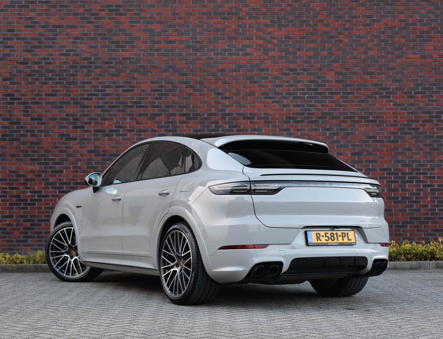 Porsche Cayenne Coupé E-Hybrid Platinum Edition