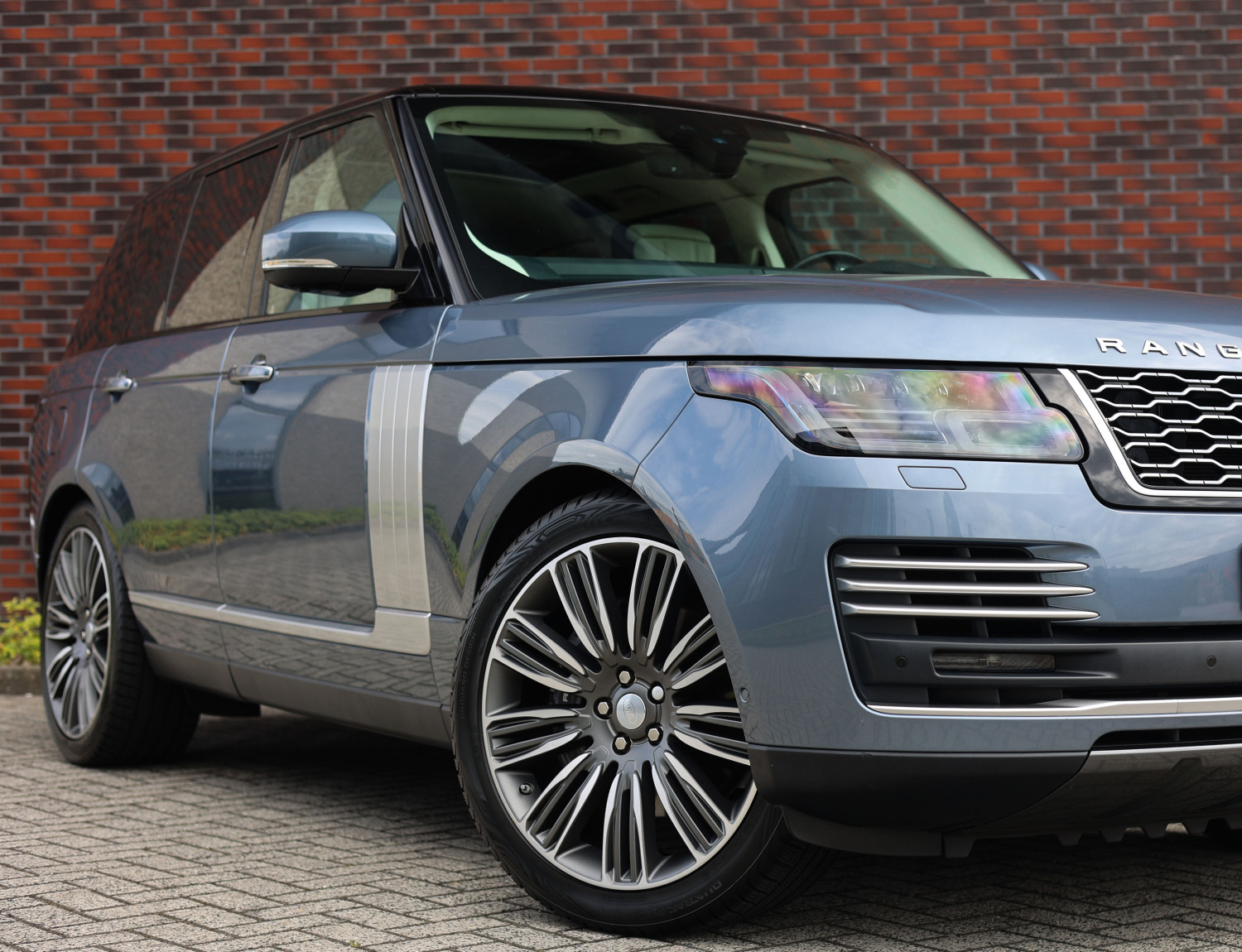 Land Rover Range Rover P400e Autobiography