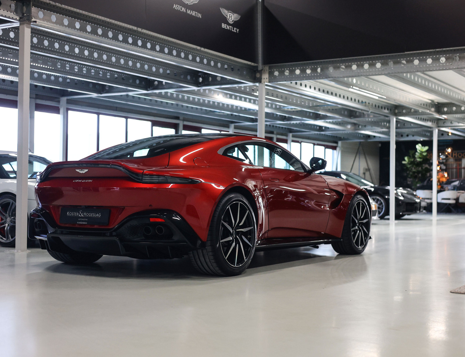 Aston Martin Vantage 4.0 V8