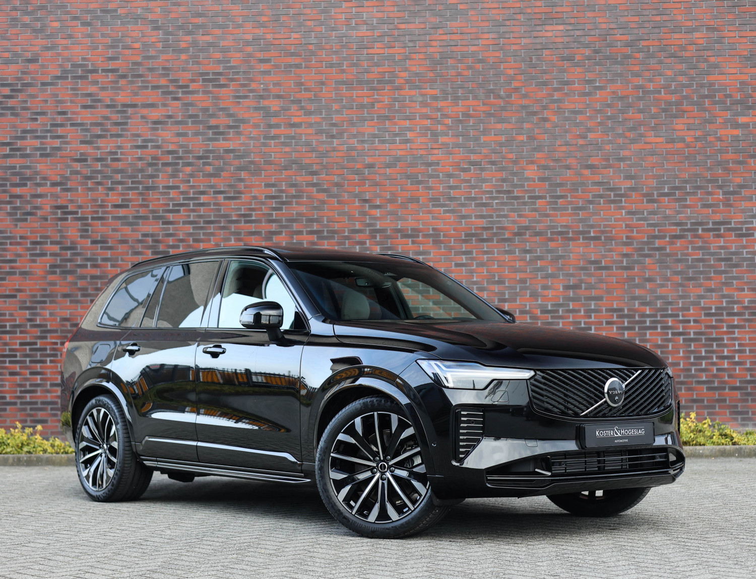 Volvo XC90 T8 Plug-in hybrid AWD Ultra Dark