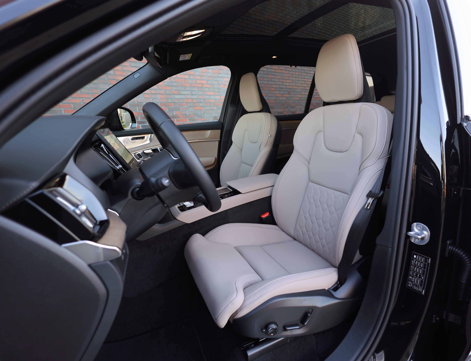 Volvo XC90 T8 AWD Ultra Dark