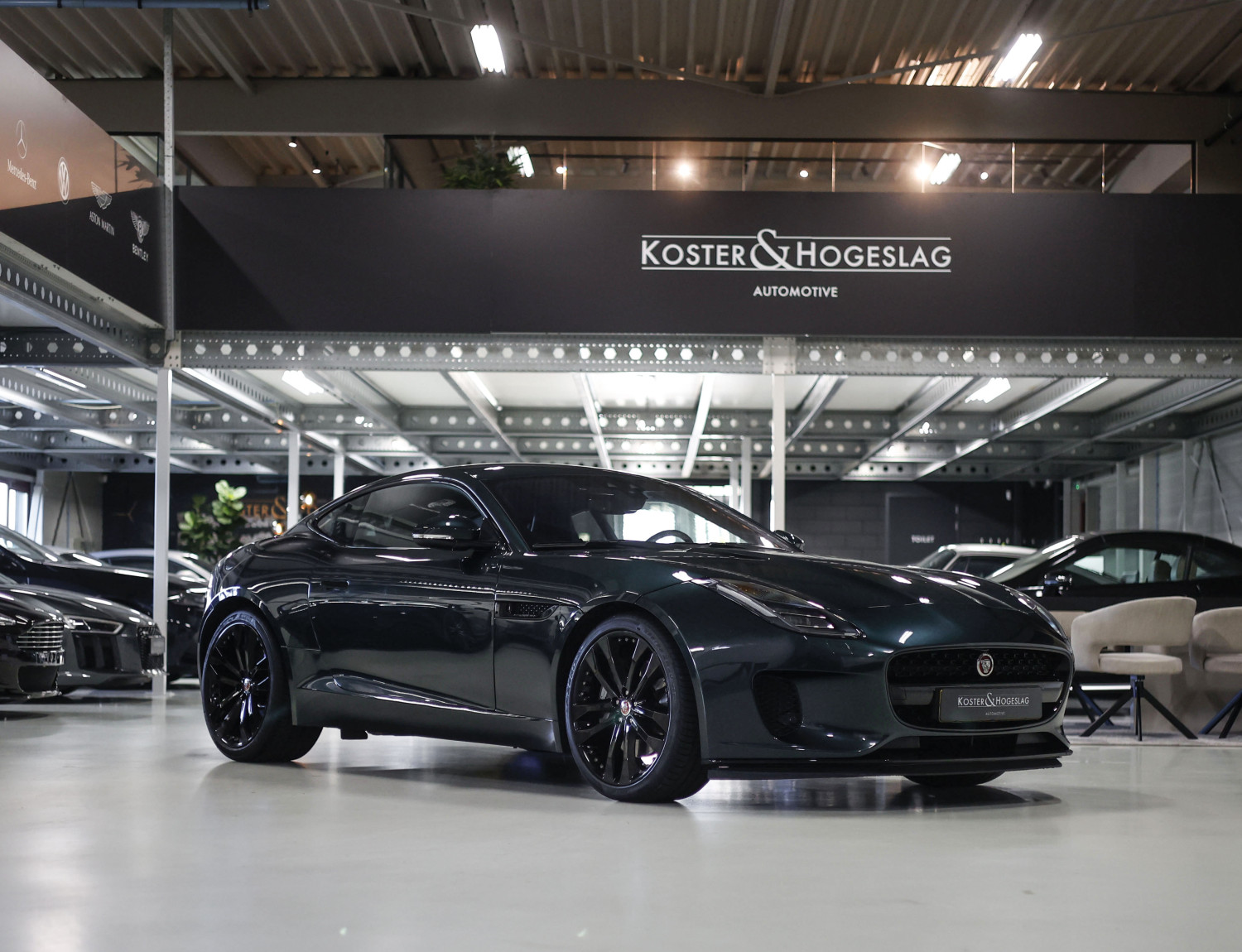 Jaguar F-Type P300 RWD R-Dynamic