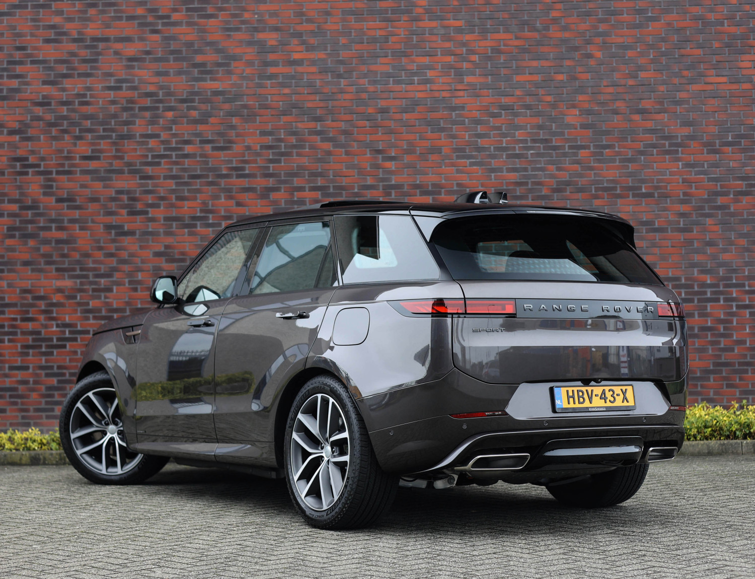 Land Rover Range Rover Sport P550e Autobiography
