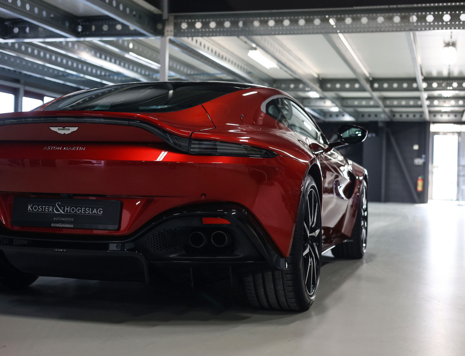 Aston Martin Vantage 4.0 V8