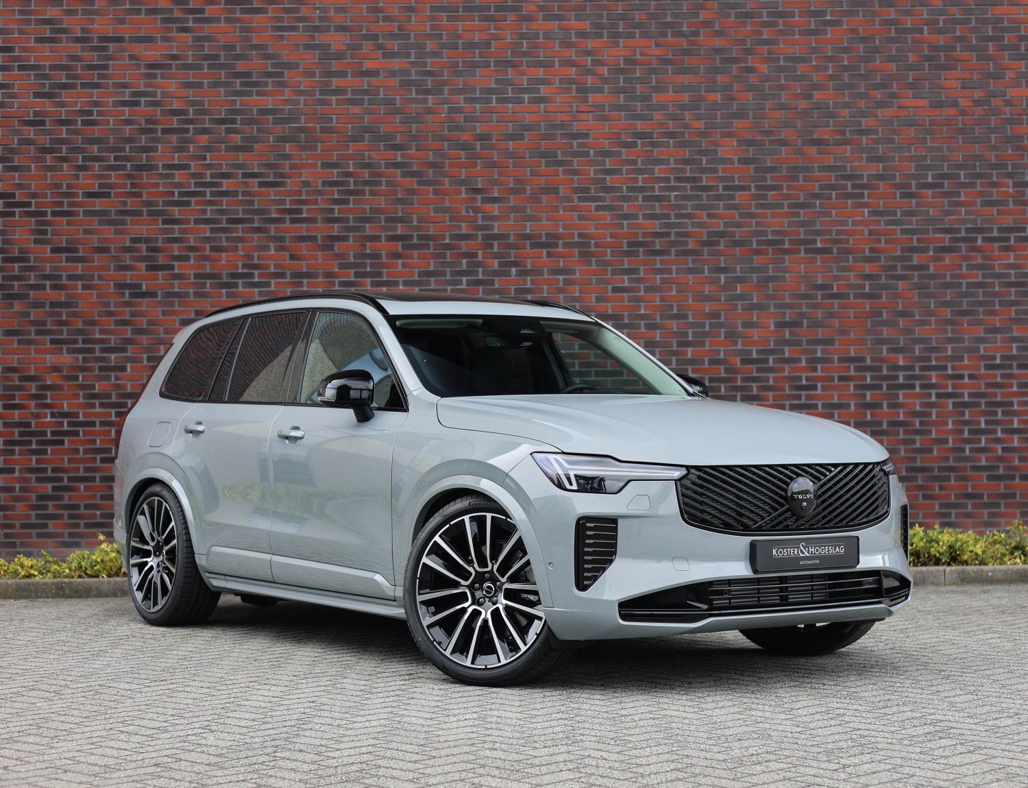 Volvo XC90 T8 Plug-in hybrid AWD Ultra Dark