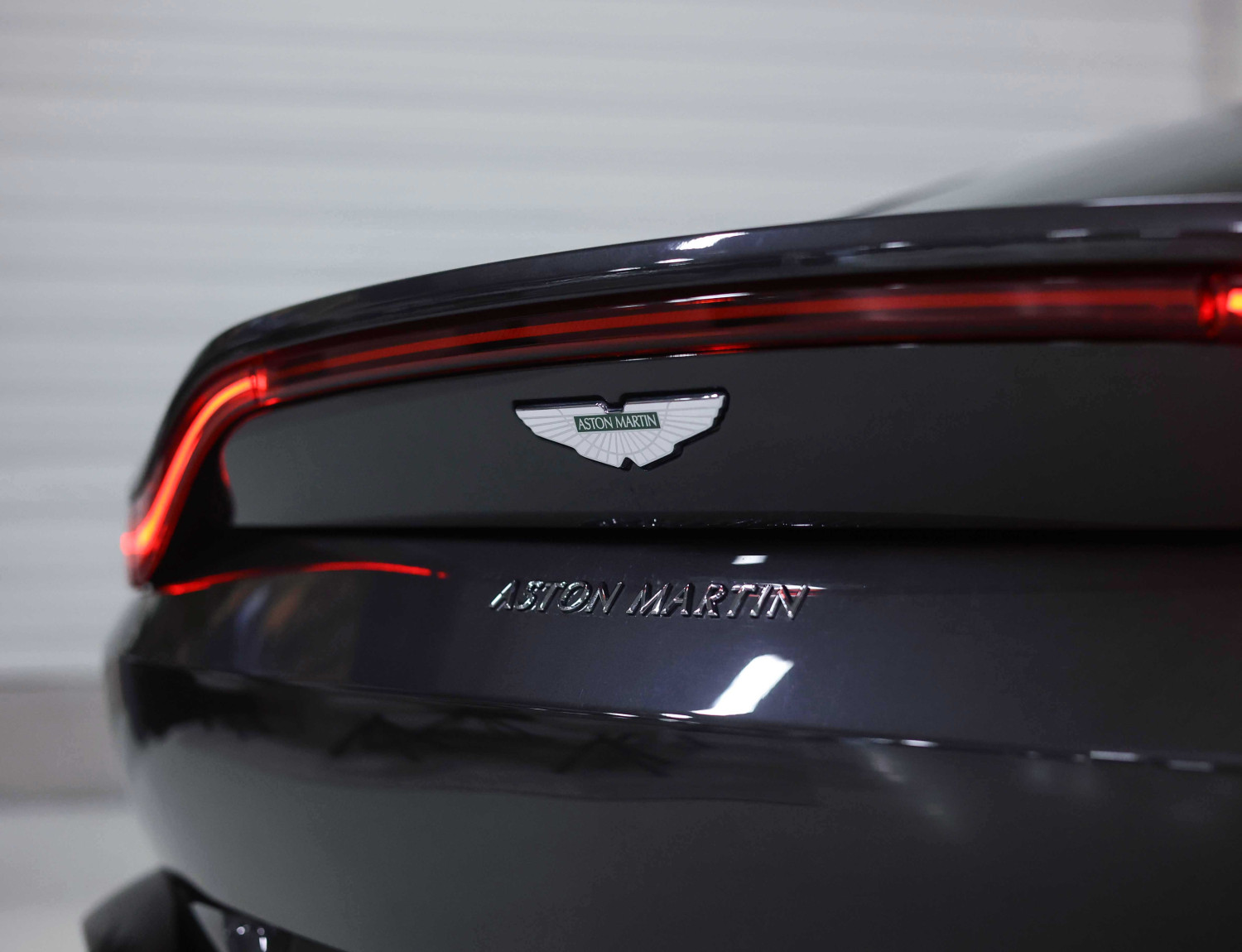 Aston Martin Vantage 4.0 V8