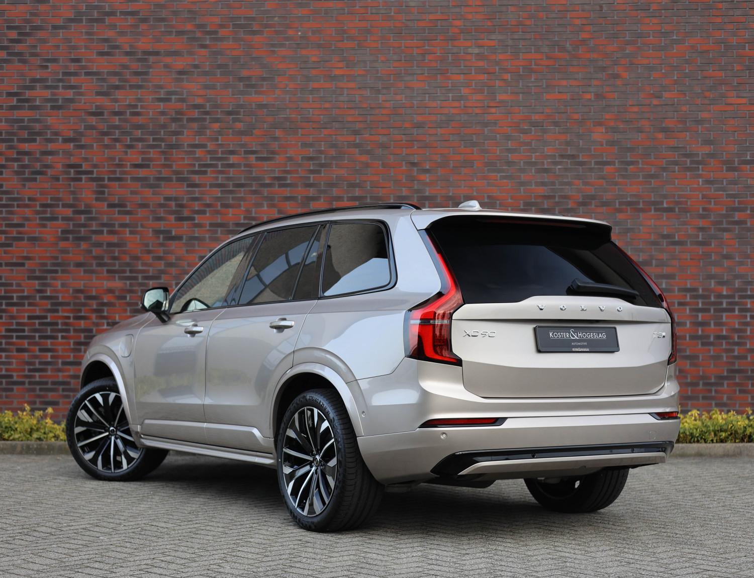 Volvo XC90 T8 Plug-in hybrid AWD Ultra Dark