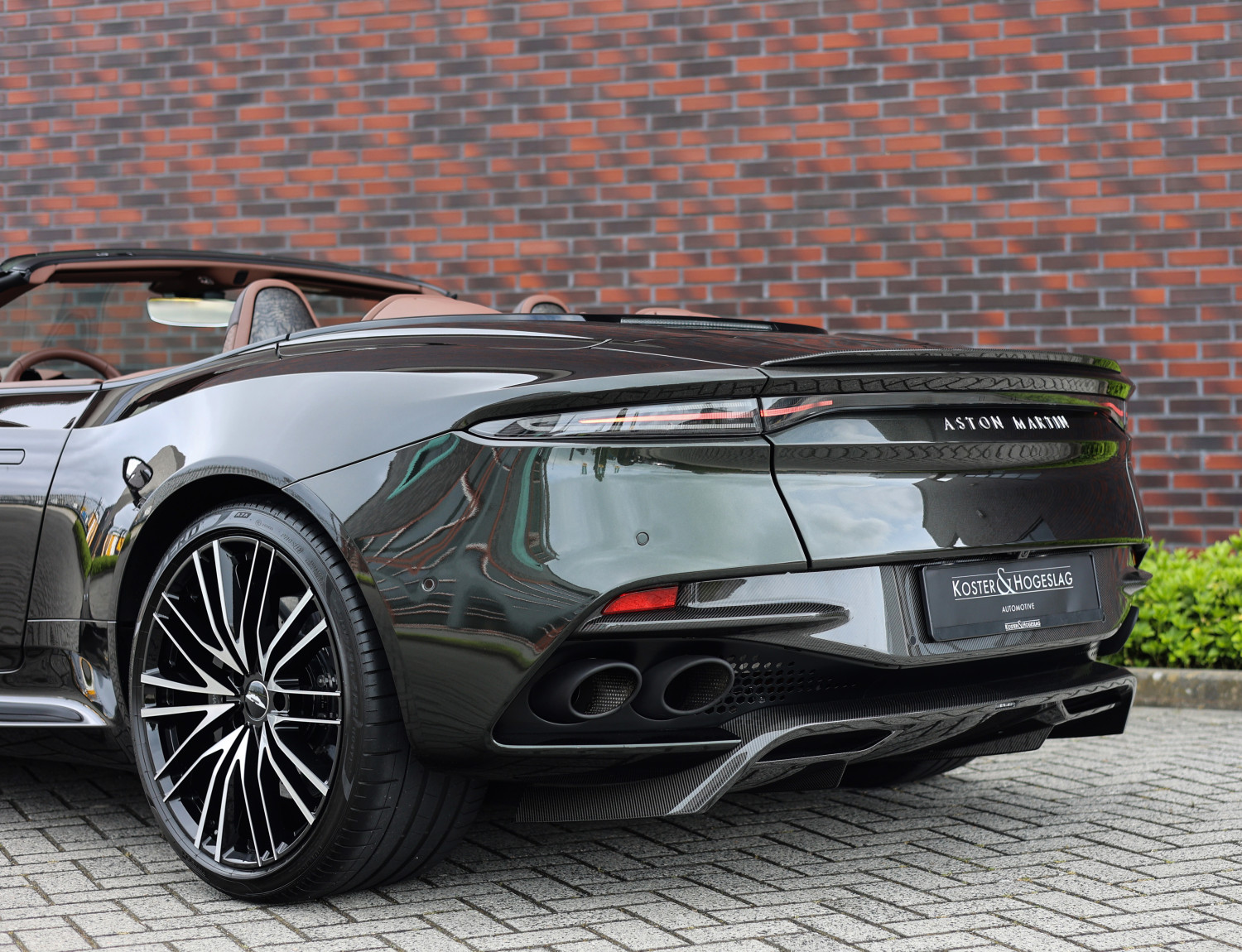 Aston Martin DBS Volante 5.2 V12