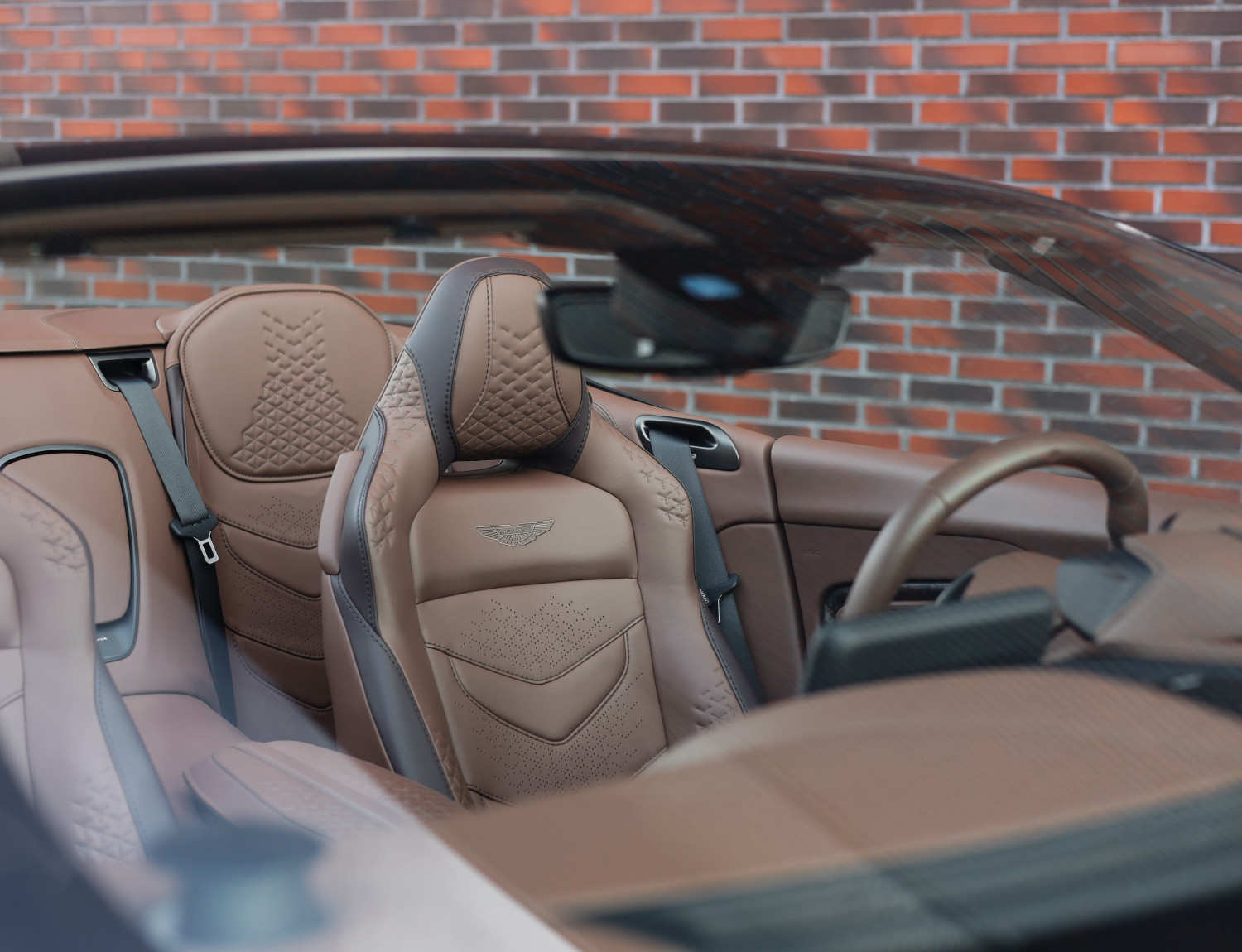 Aston Martin DBS Volante 5.2 V12