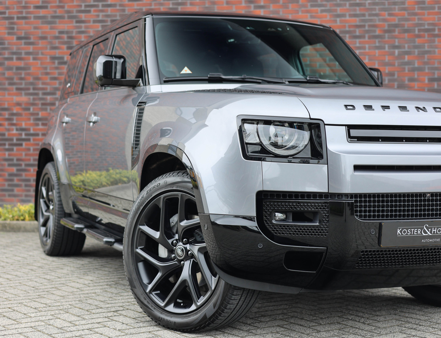Land Rover Defender 110 P400e 110 X-Dynamic HSE