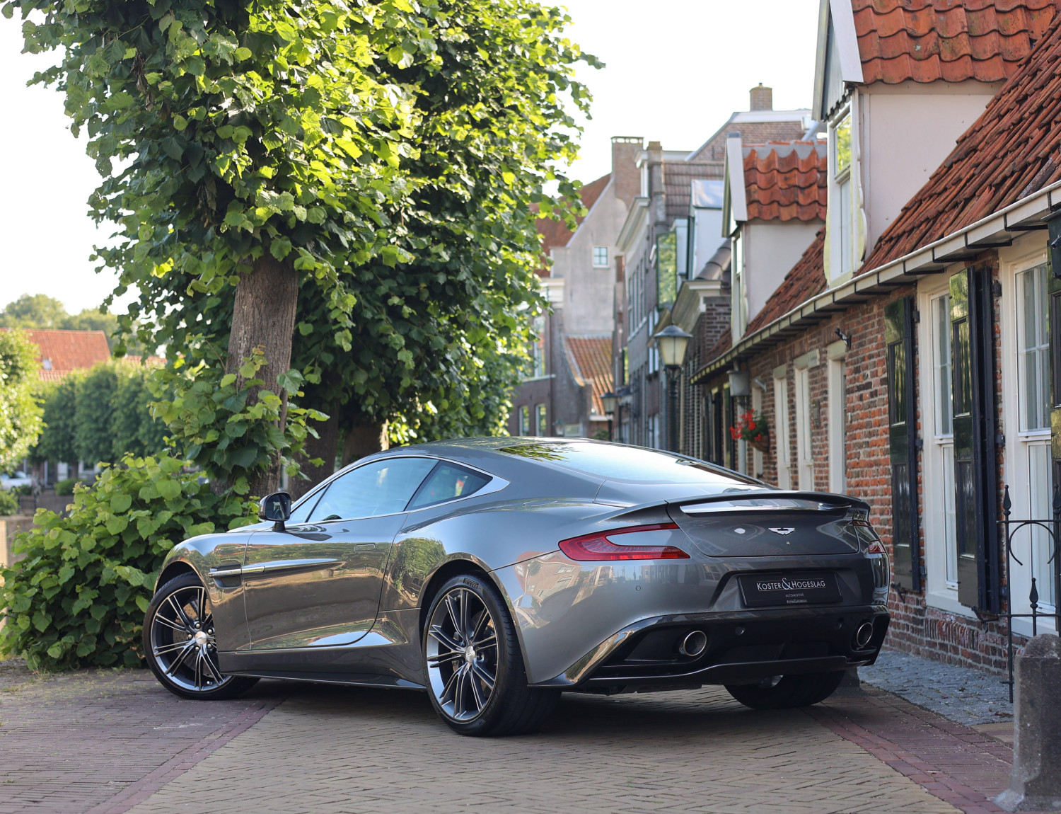 Aston Martin Vanquish 6.0 V12 Touchtronic 2+2