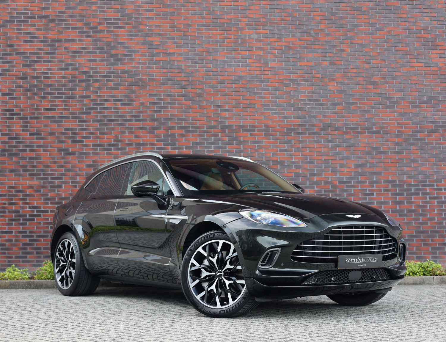 Aston Martin Dbx 4.0 V8