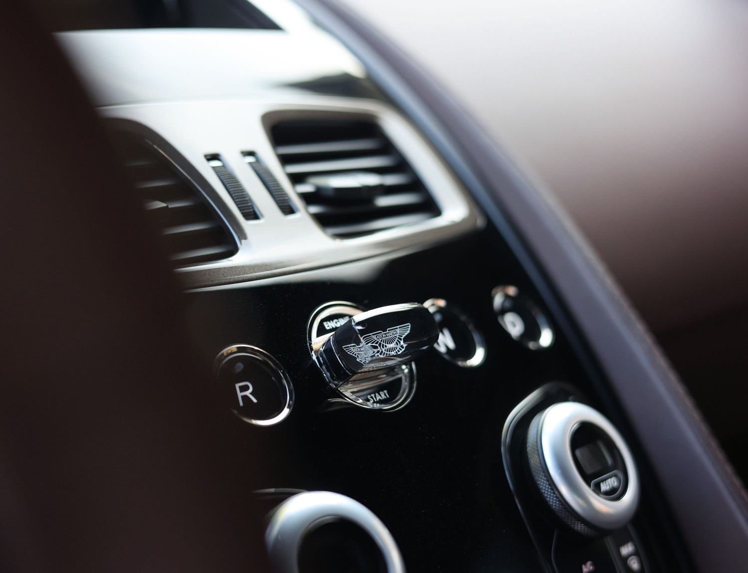 Aston Martin Vanquish 6.0 V12 Touchtronic 2+2