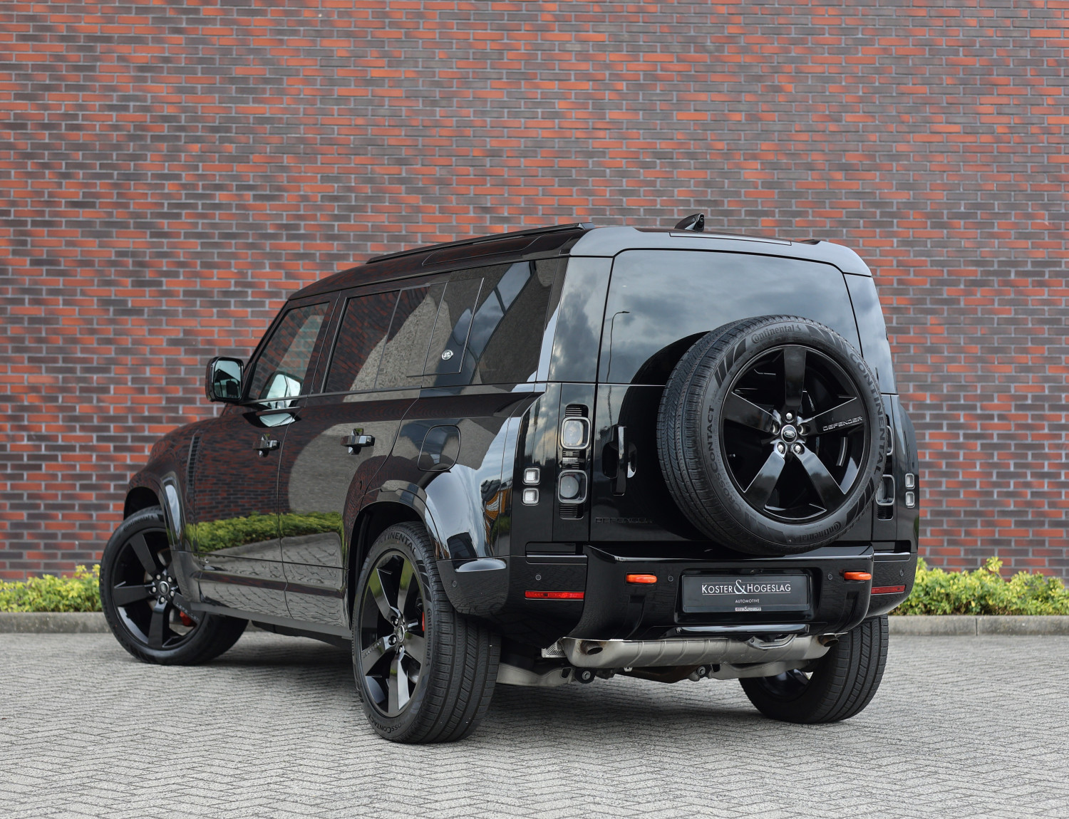 Land Rover Defender P400e 110 X