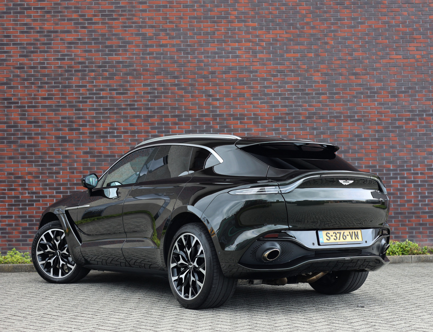 Aston Martin Dbx 4.0 V8