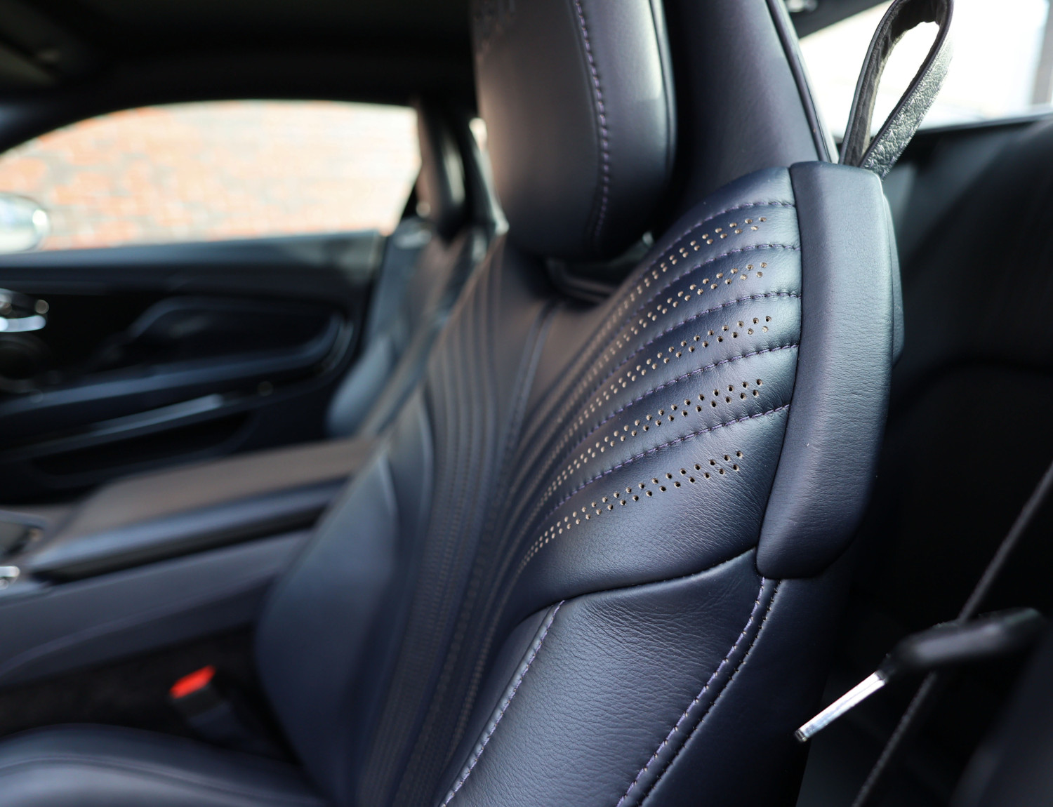 Aston Martin DB11 5.2 V12