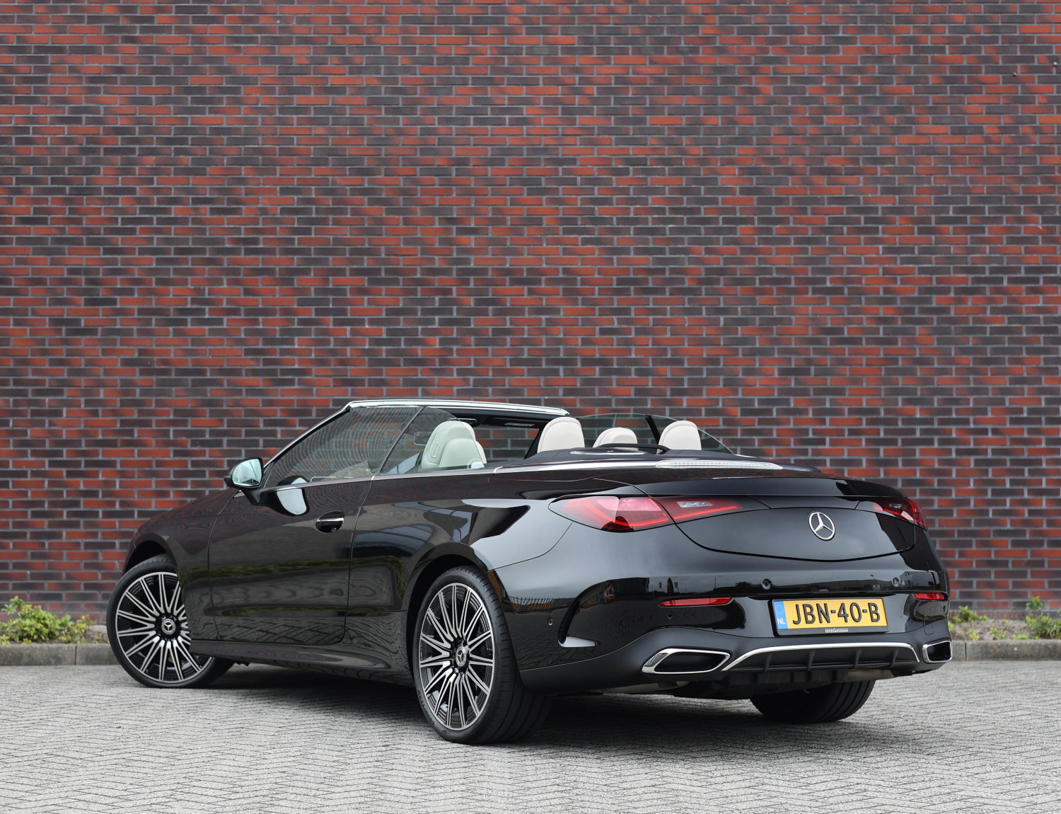Mercedes-Benz CLE Cabriolet 300 4MATIC AMG Line