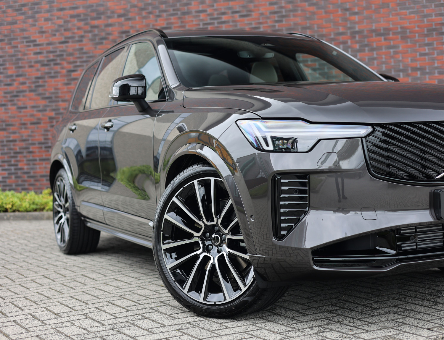 Volvo XC90 T8 AWD Ultra Dark