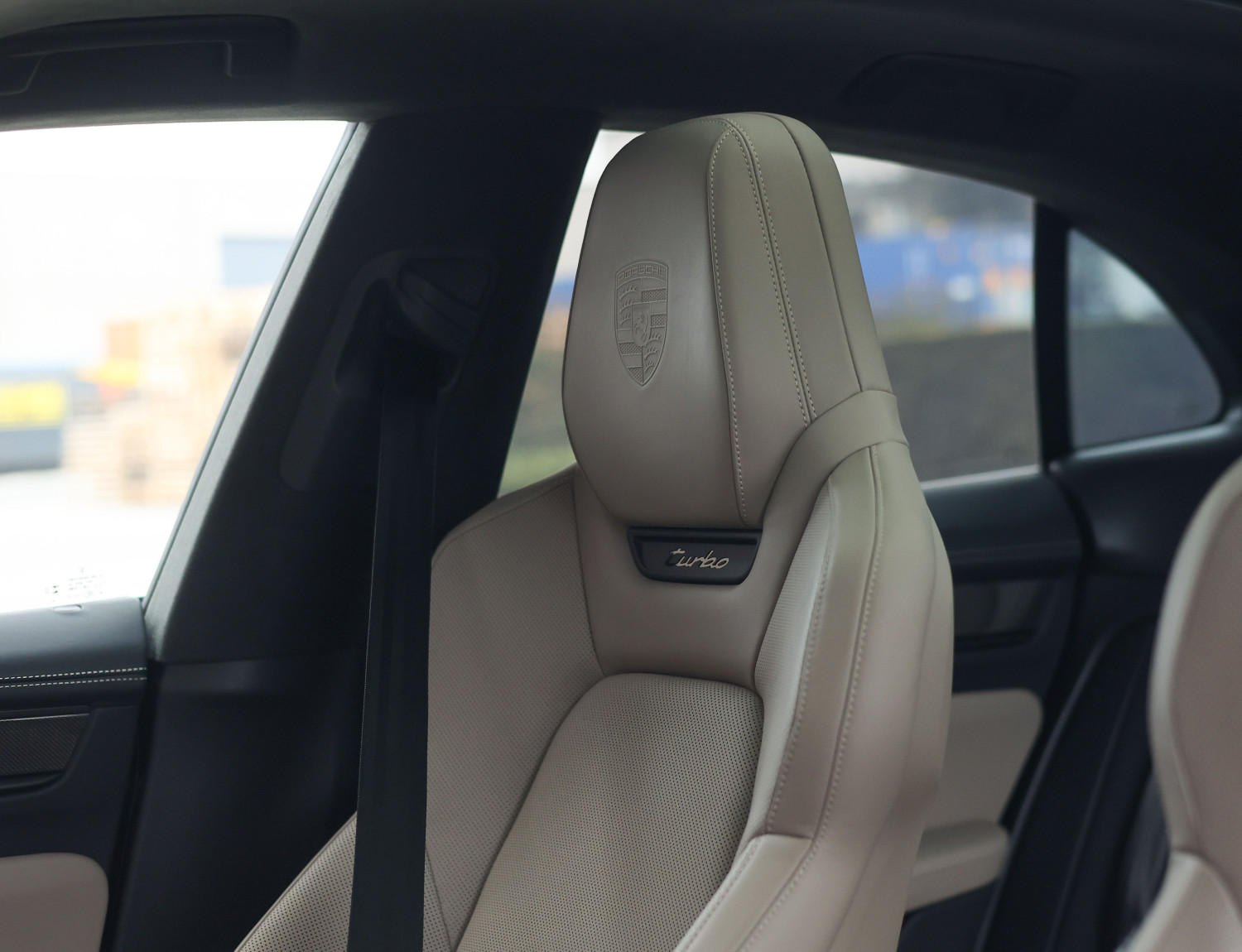 Porsche Macan Turbo 100 kWh