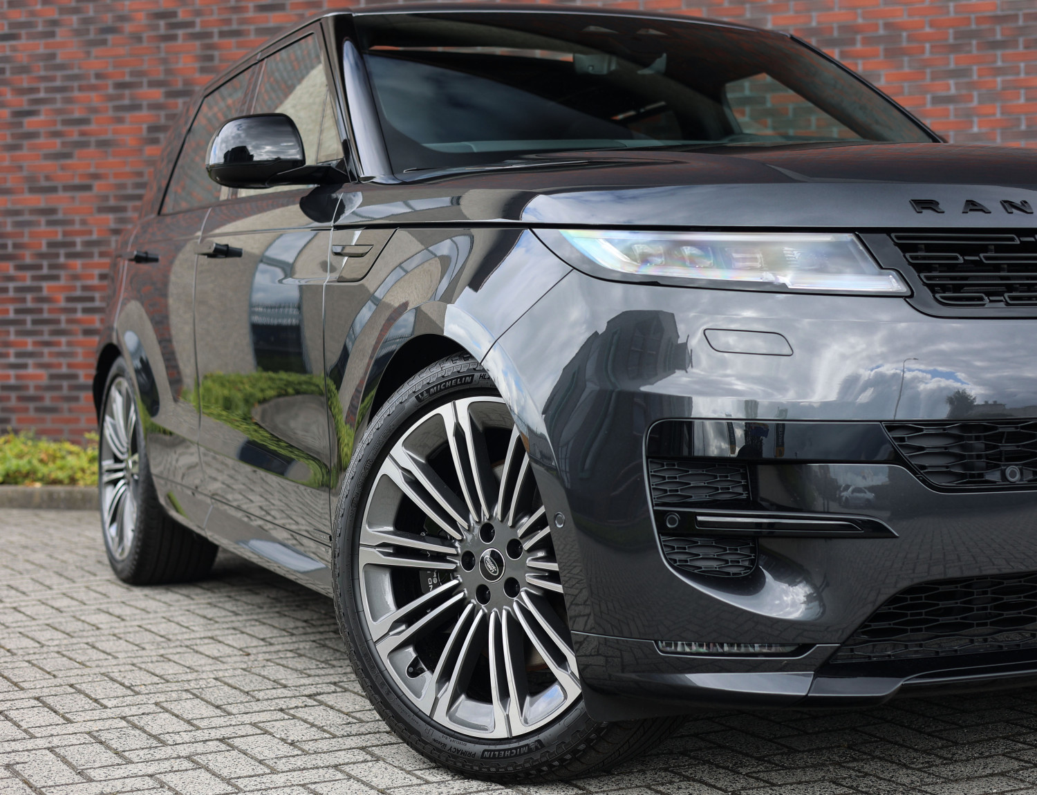 Land Rover Range Rover Sport P550e Autobiography
