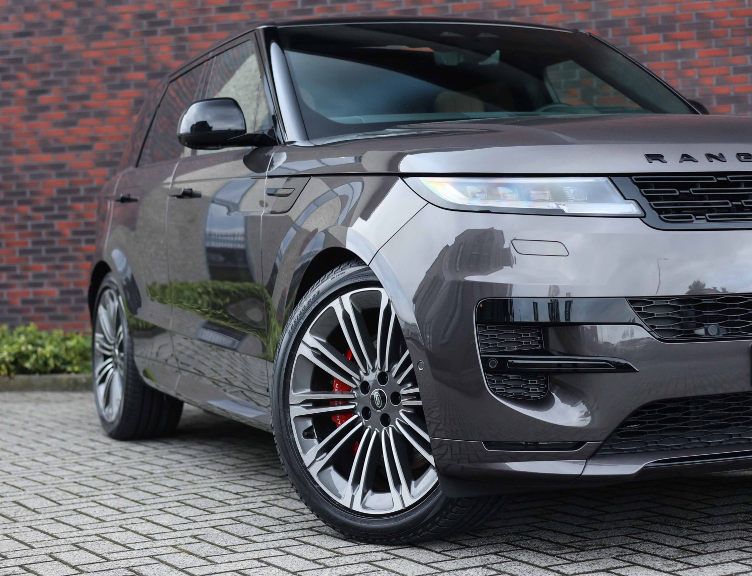 Land Rover Range Rover Sport P550e Autobiography