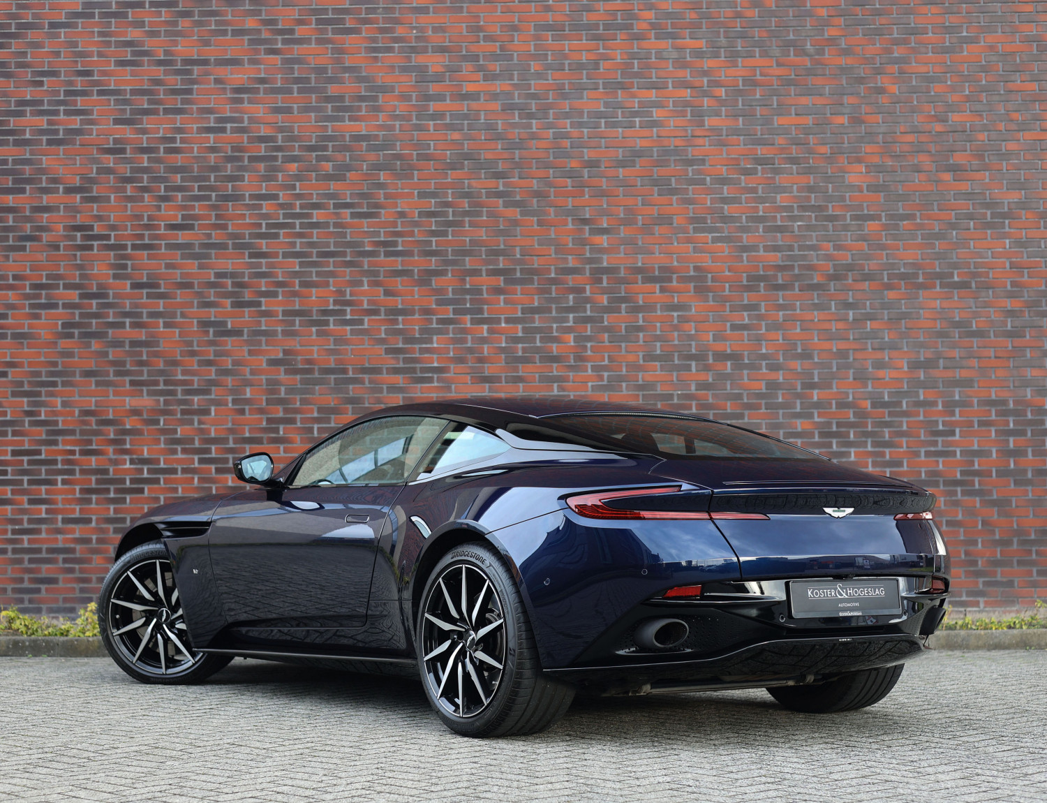 Aston Martin DB11 5.2 V12