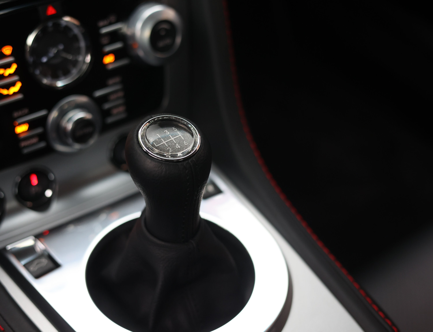 Aston Martin Vantage 4.7 V8