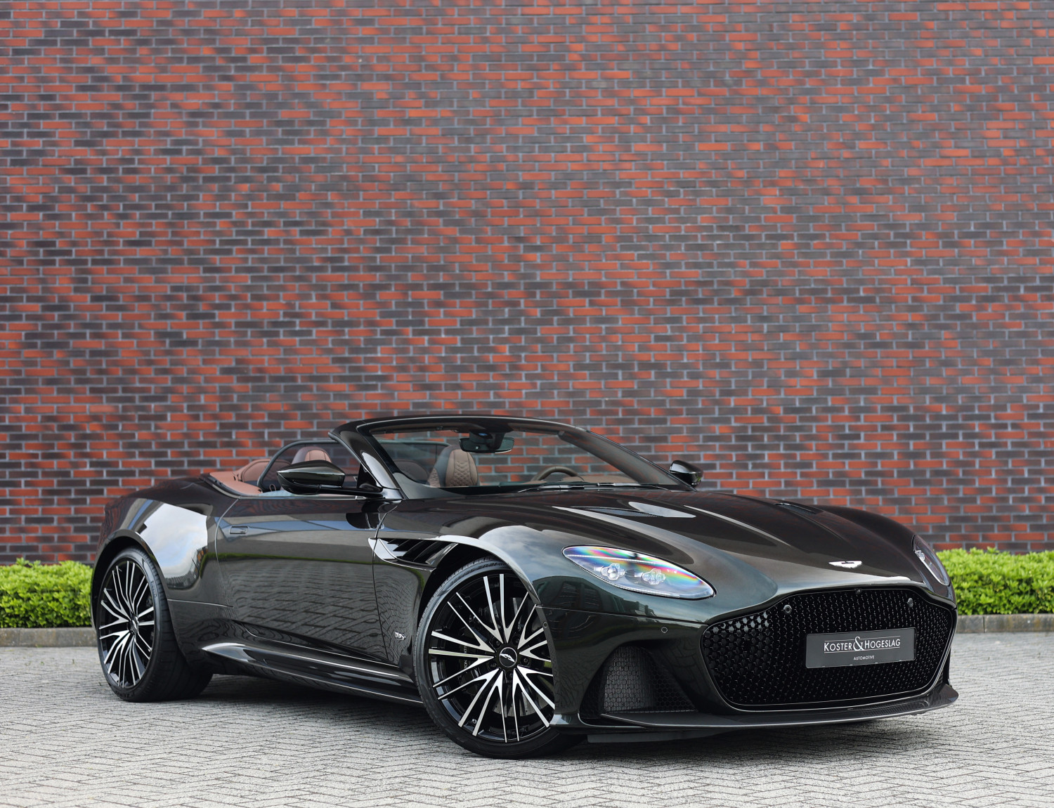 Aston Martin DBS Volante 5.2 V12