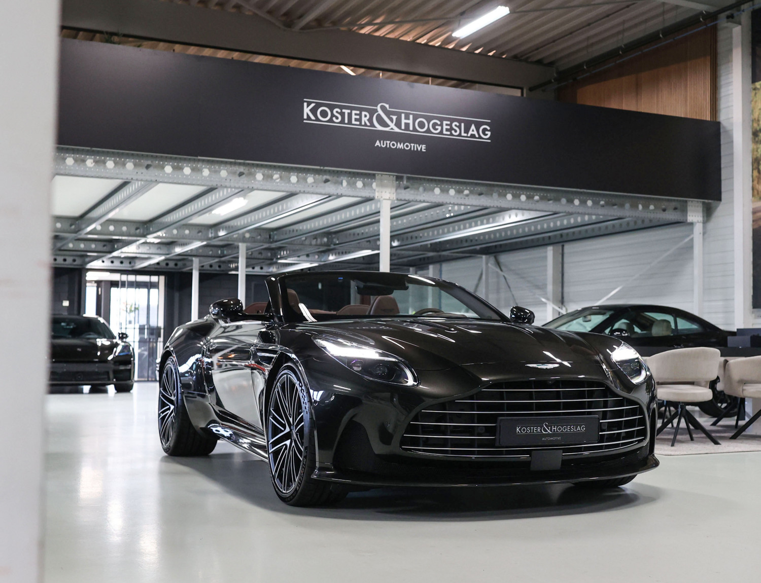 Aston Martin DB12 Volante 4.0 V8