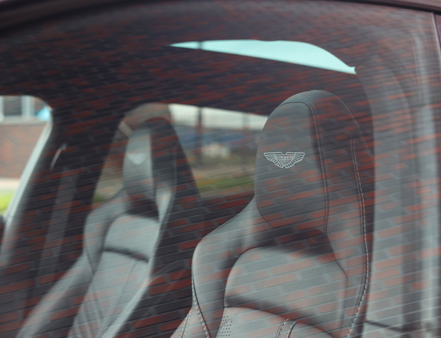 Aston Martin Dbx 4.0 V8 707