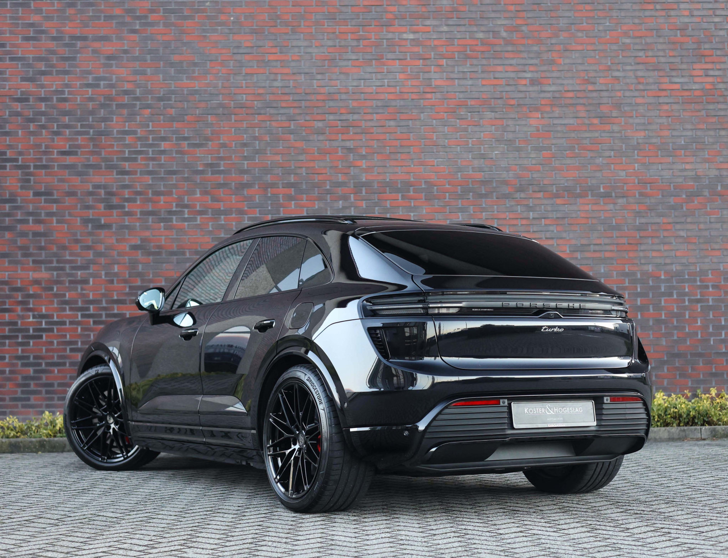 Porsche Macan Turbo Electric 100 kWh