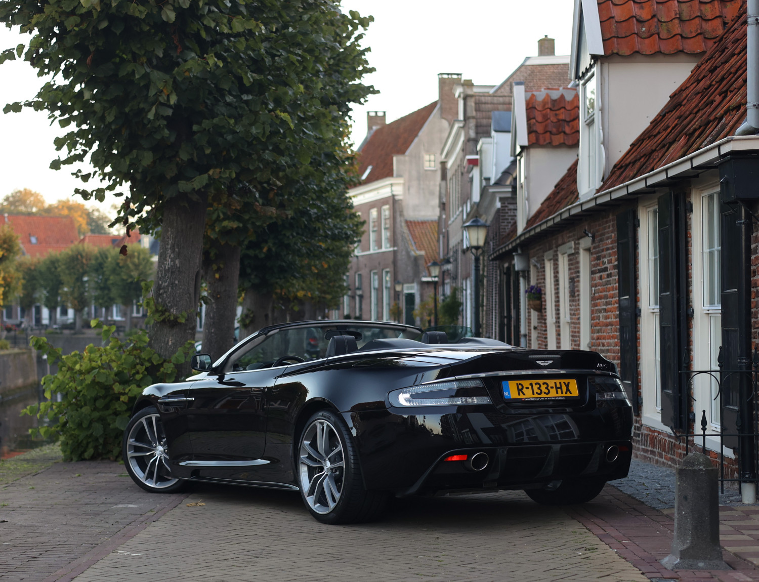 Aston Martin DBS Volante 6.0 V12