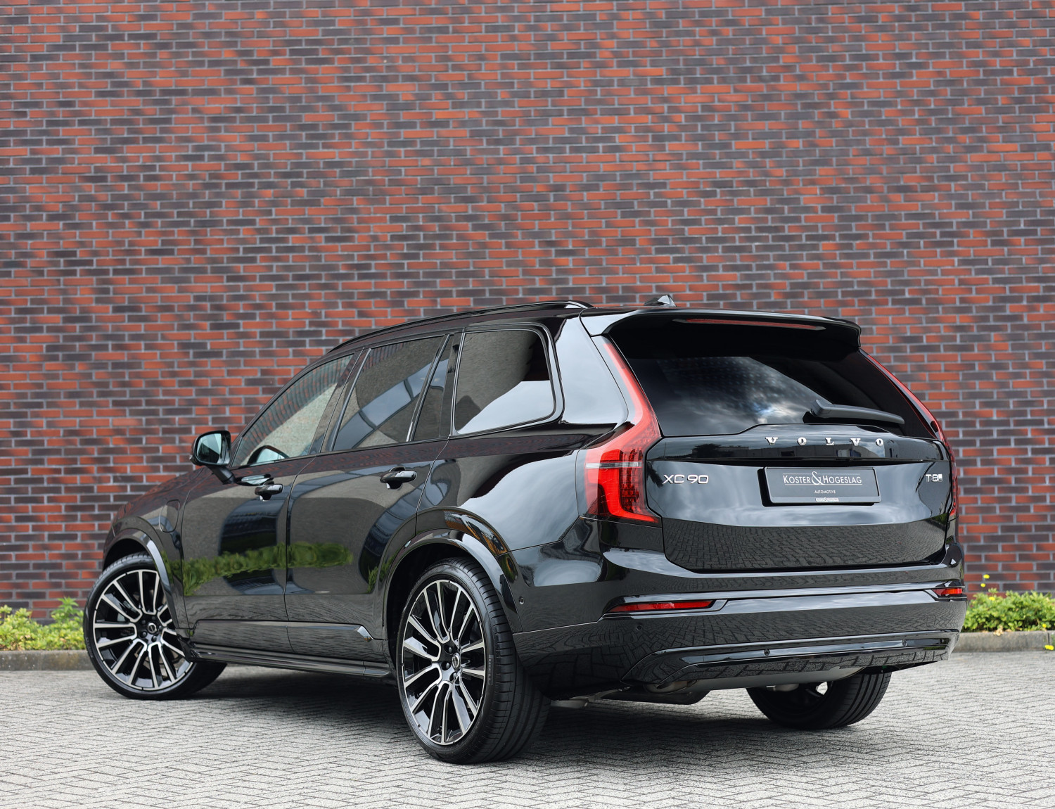 Volvo XC90 T8 AWD Ultra Dark