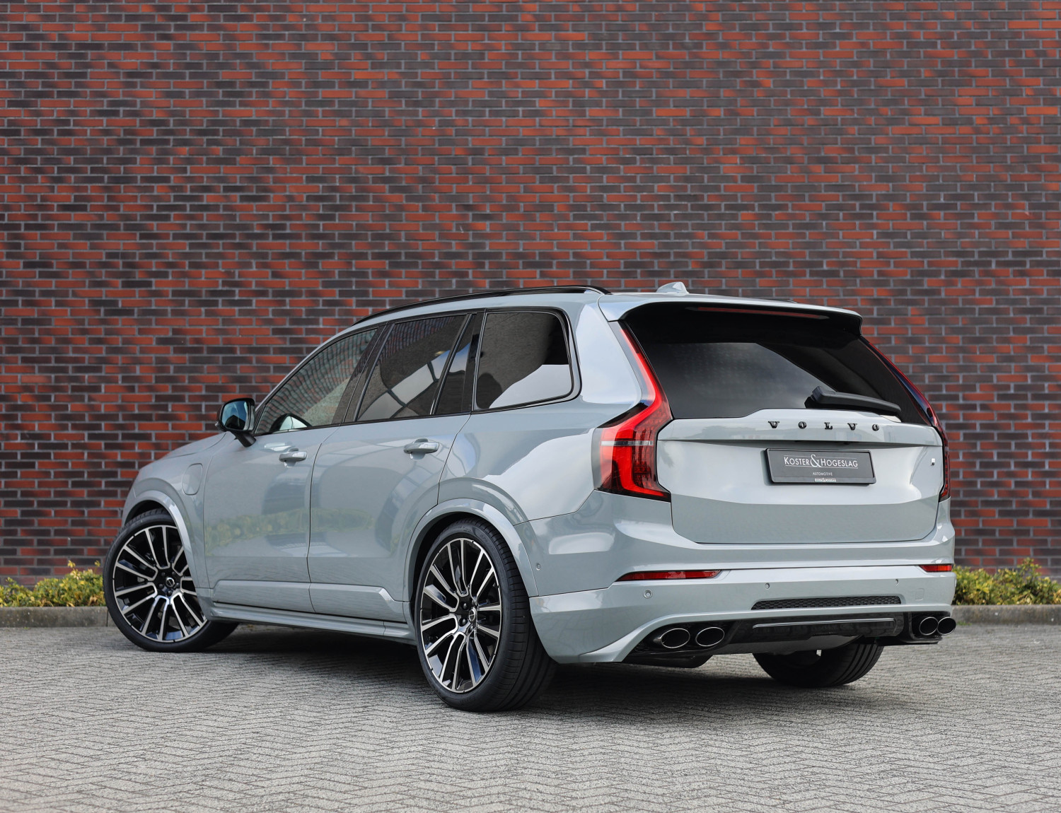 Volvo XC90 T8 Plug-in hybrid AWD Ultra Dark