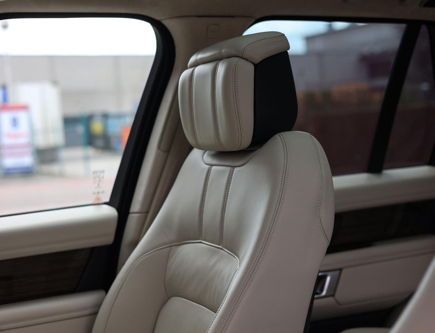 Land Rover Range Rover P400e Autobiography