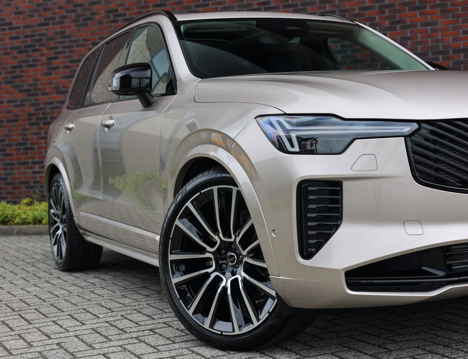 Volvo XC90 T8 AWD Ultra Dark