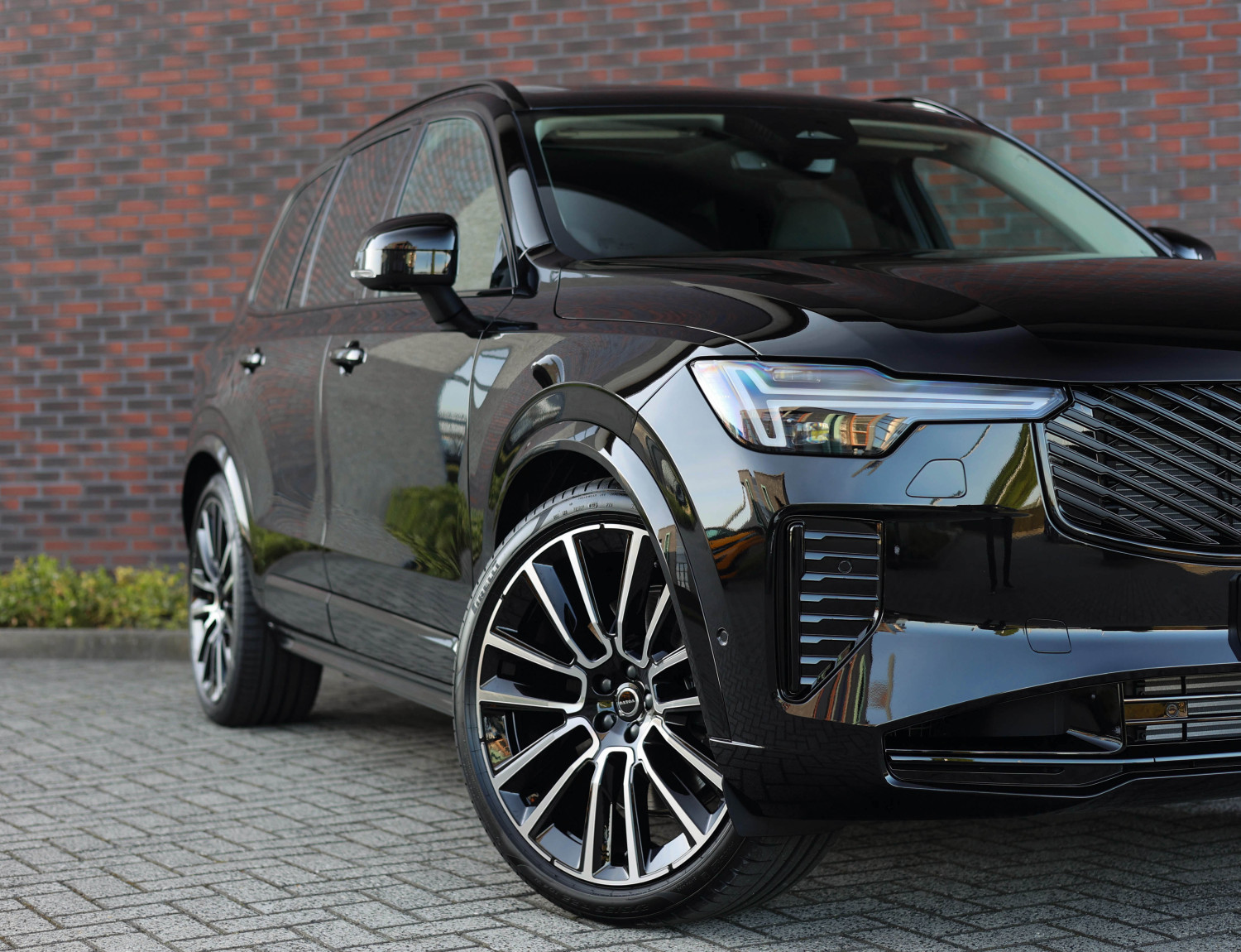 Volvo XC90 T8 AWD Ultra Dark