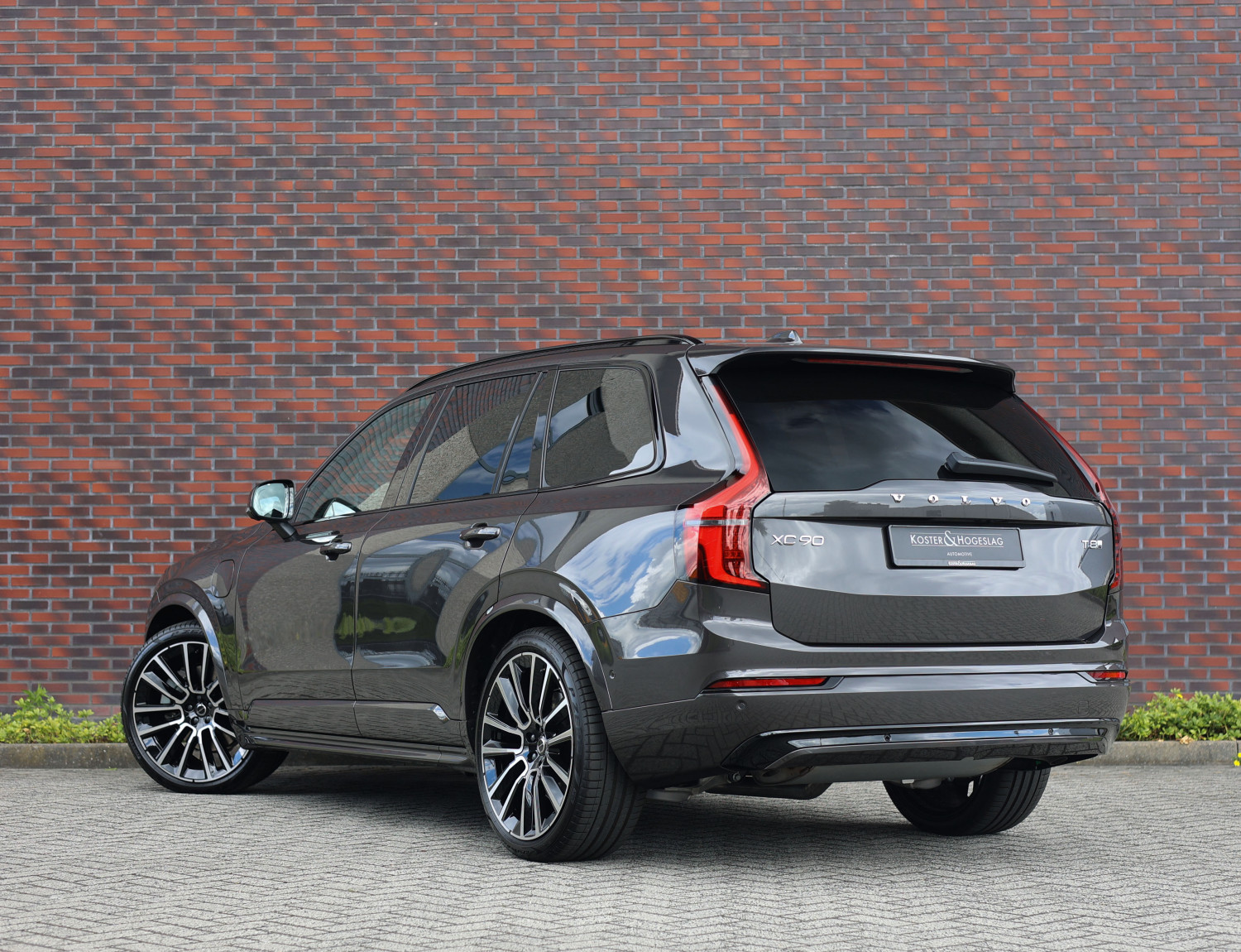 Volvo XC90 T8 AWD Ultra Dark