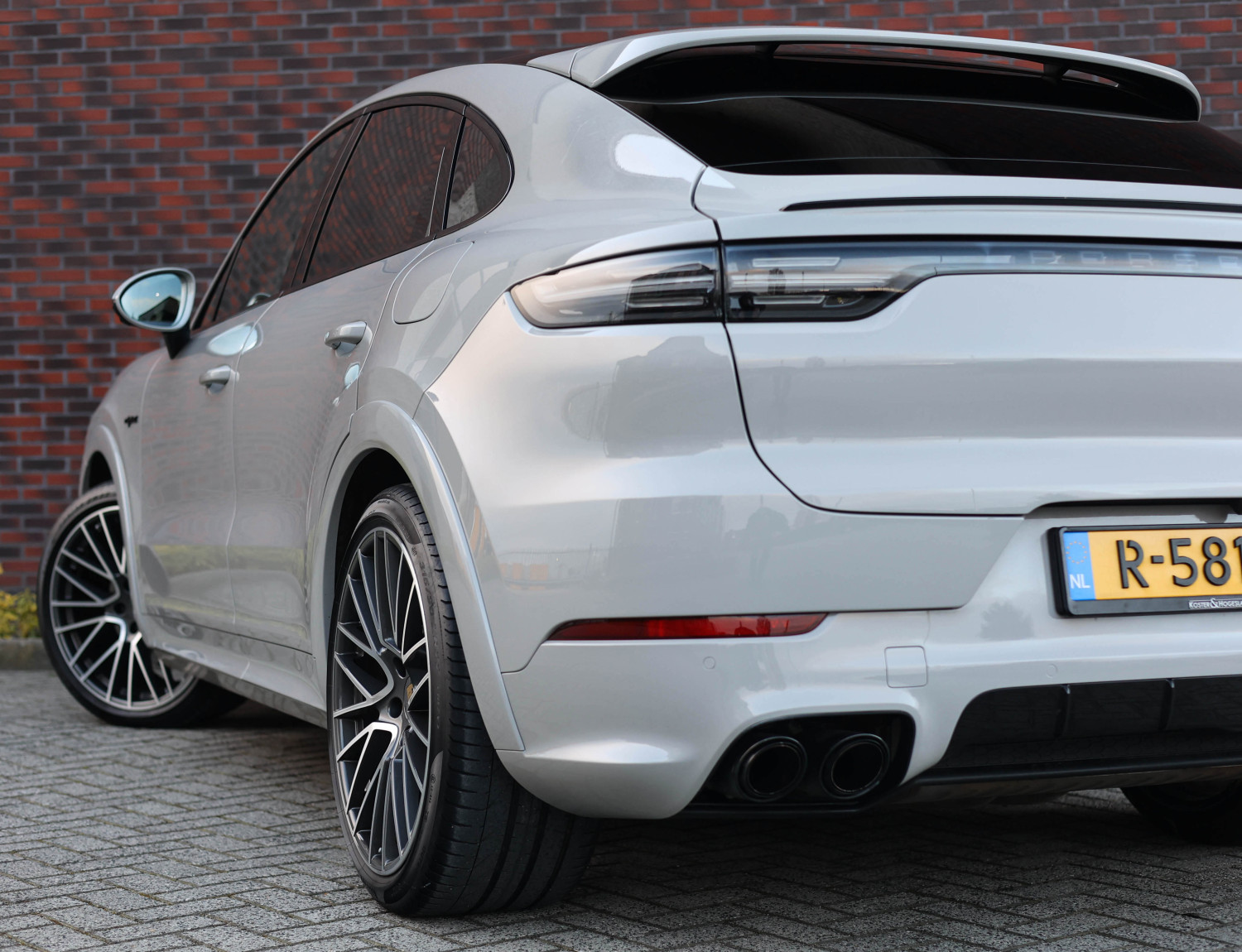 Porsche Cayenne Coupé E-Hybrid Platinum Edition