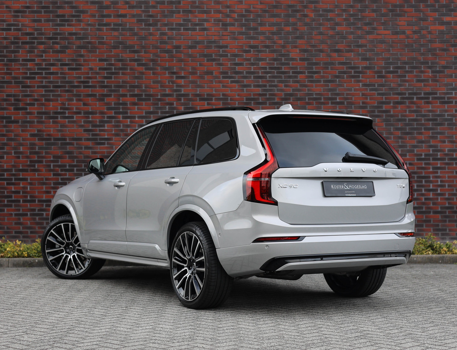 Volvo XC90 T8 AWD Ultra Dark