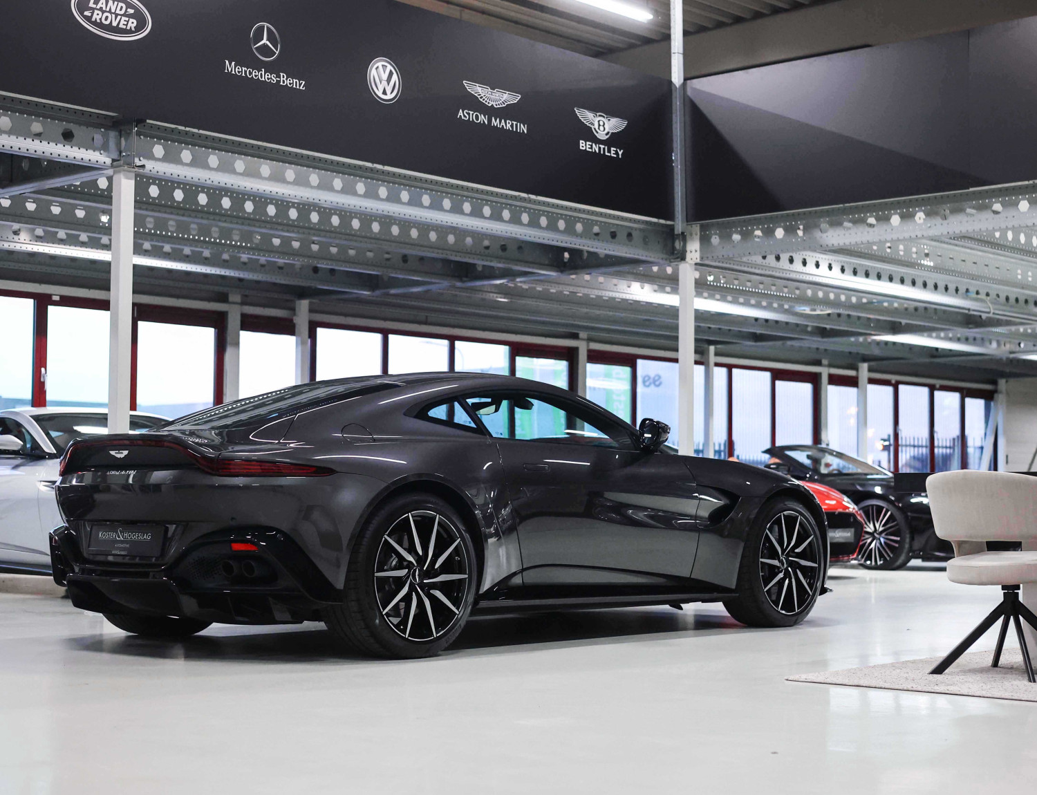 Aston Martin Vantage 4.0 V8