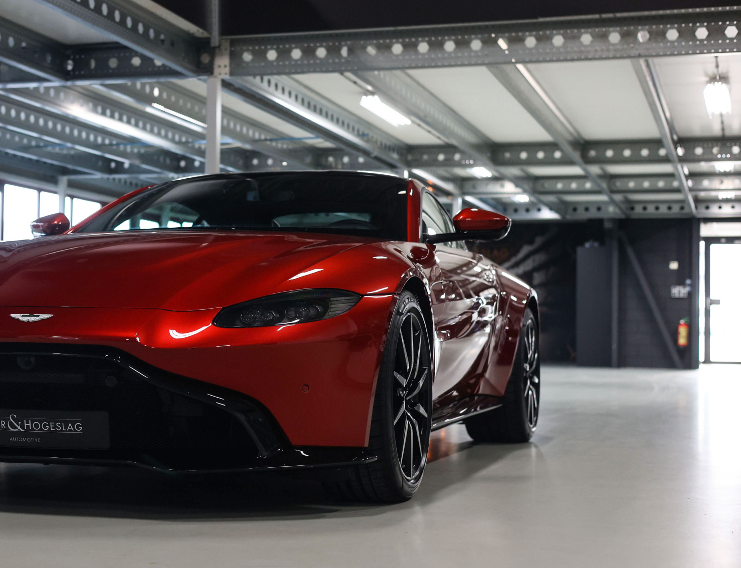 Aston Martin Vantage 4.0 V8
