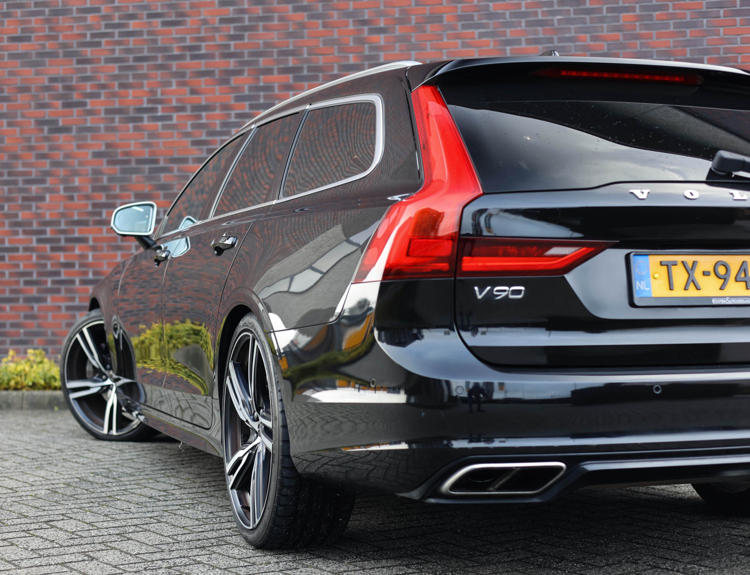 Volvo V90 T5 R-Design