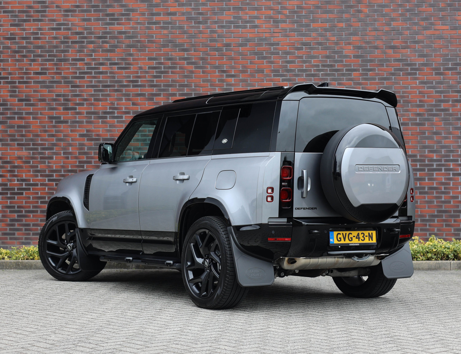 Land Rover Defender 110 P400e 110 X-Dynamic HSE