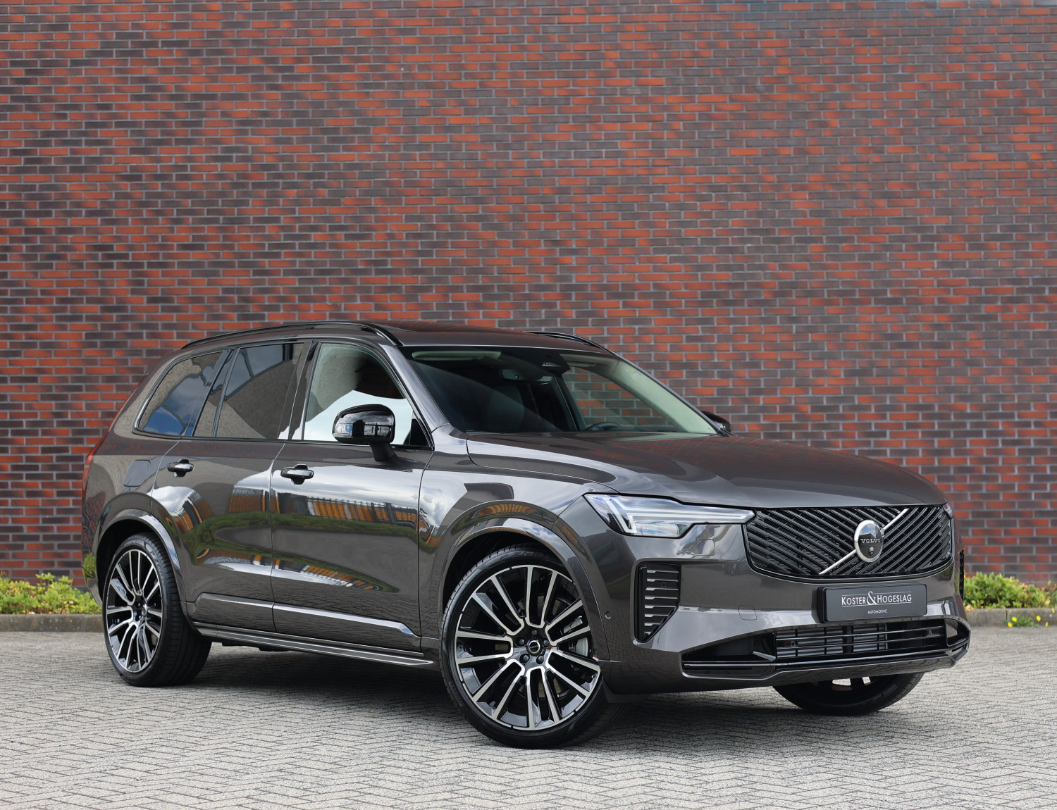 Volvo XC90 T8 AWD Ultra Dark
