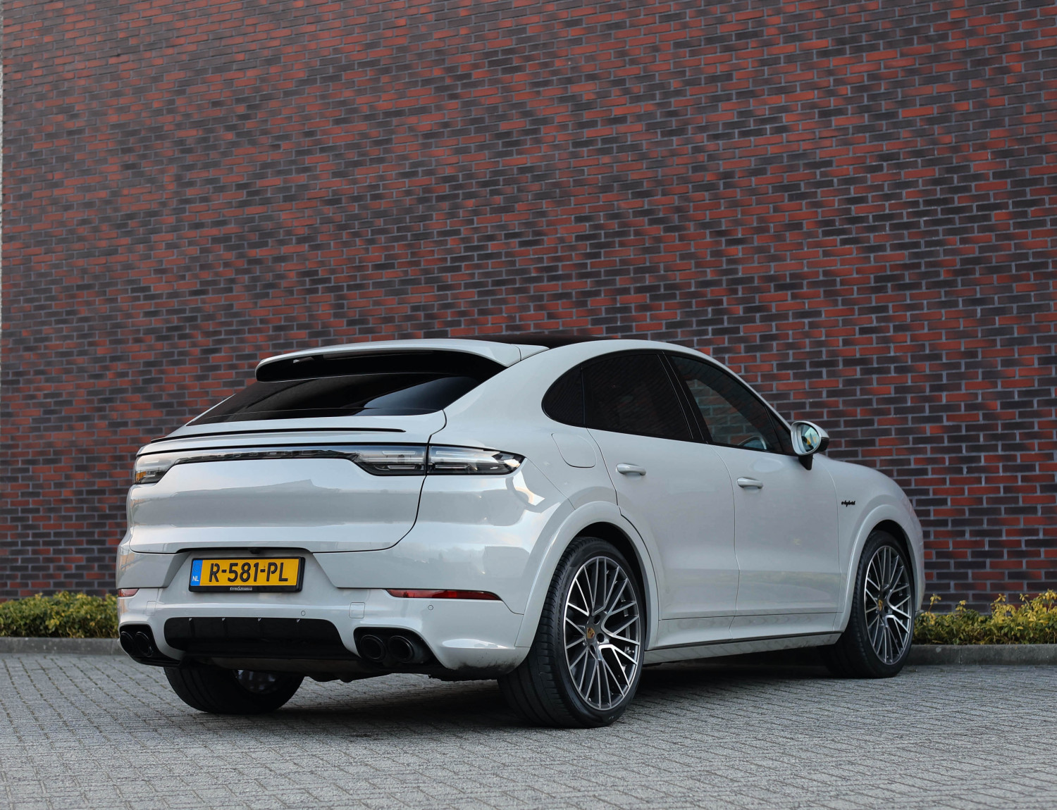 Porsche Cayenne Coupé E-Hybrid Platinum Edition